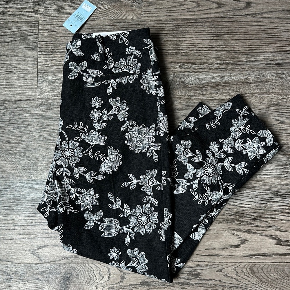 Ann Taylor Cropped Floral pants NWT🌸